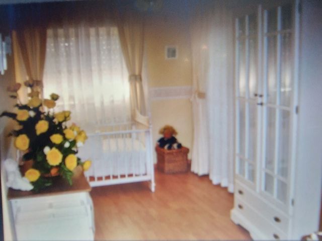 Cuna madera maciza. Blanco envejecido