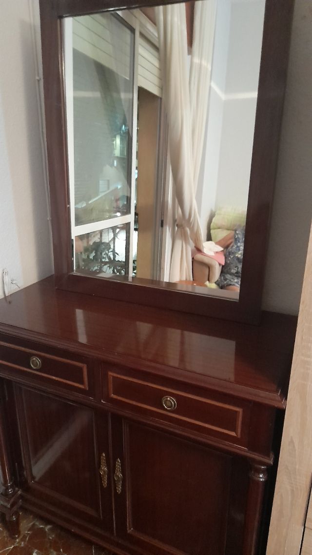 mueble y espejo
