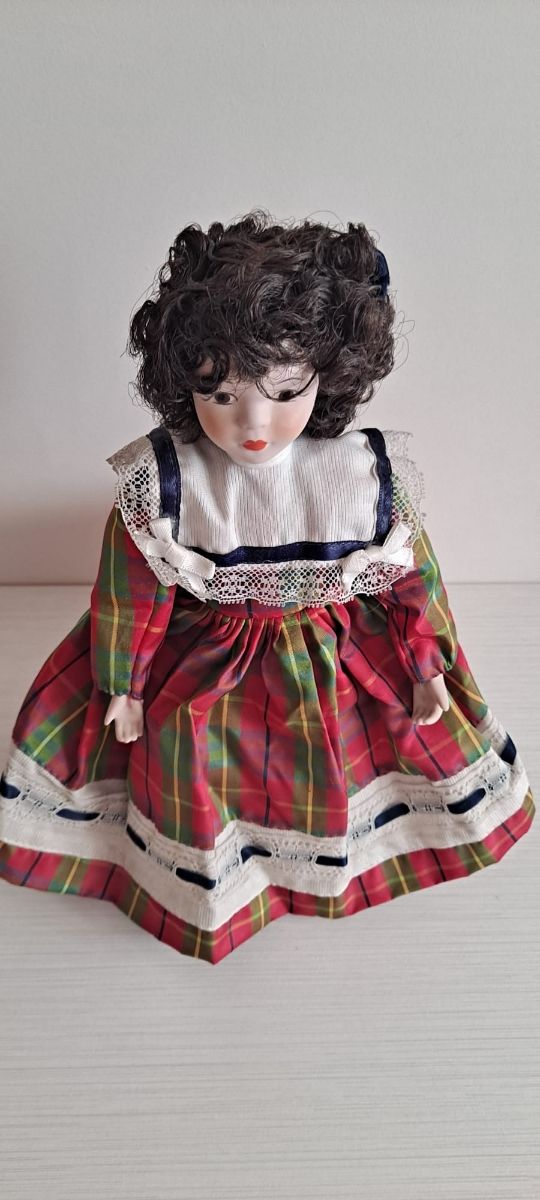 Lote 5 muñecas porcelana.