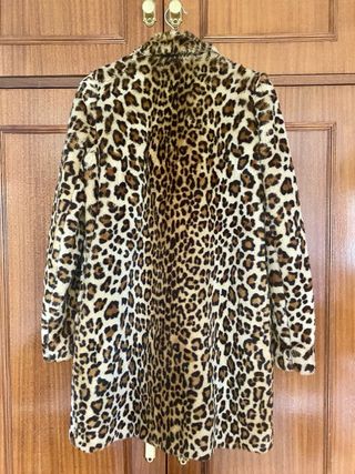 Abrigo piel sintética leopardo Zara