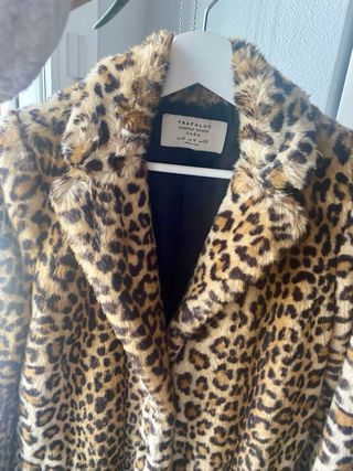 Abrigo piel sintética leopardo Zara