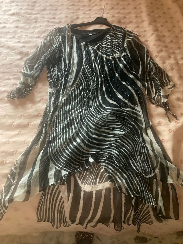 Elegante abito da sera in chiffon di seta