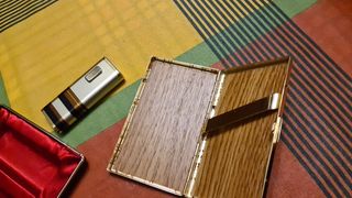 Roland boligrafo, pitillera y mechero