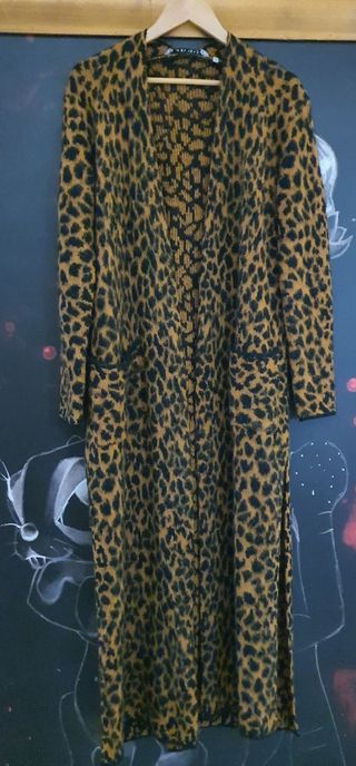 Casaco/cardigan comprido.