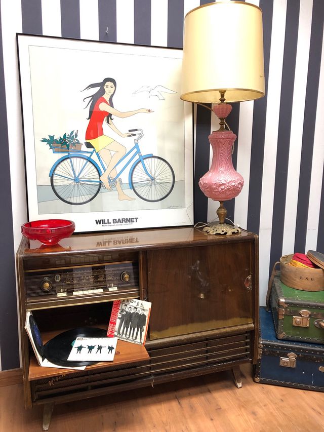 Mueble radio y gramola antiguo