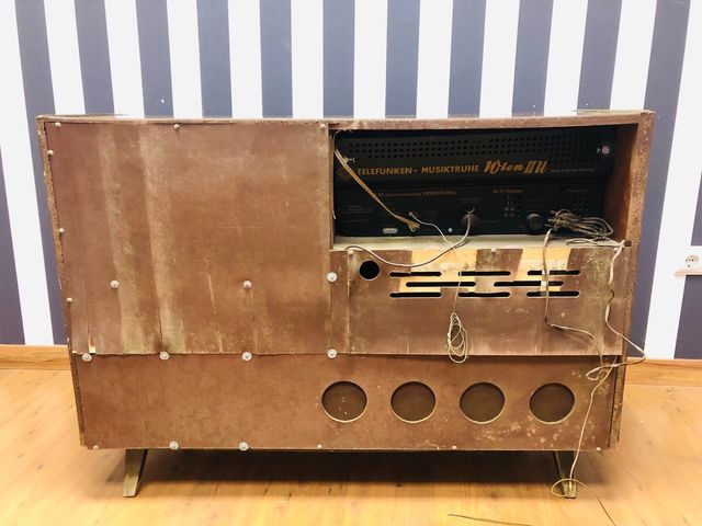 Mueble radio y gramola antiguo