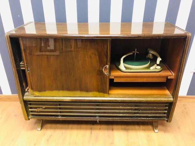 Mueble radio y gramola antiguo