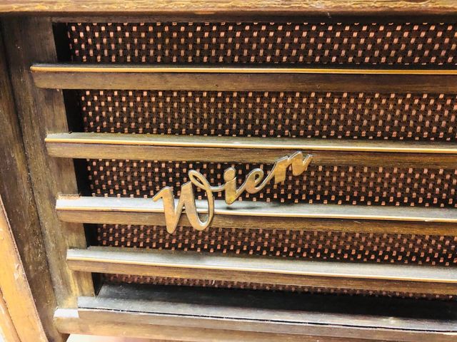 Mueble radio y gramola antiguo