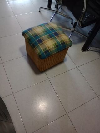 Taburete tapizado clásico, pub, reposap