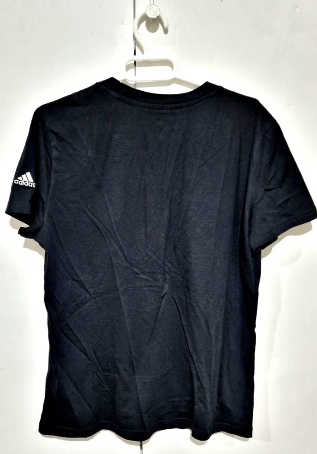 Camiseta Adidas Negra. Talla L mujer