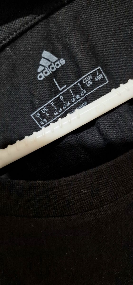 Camiseta Adidas Negra. Talla L mujer