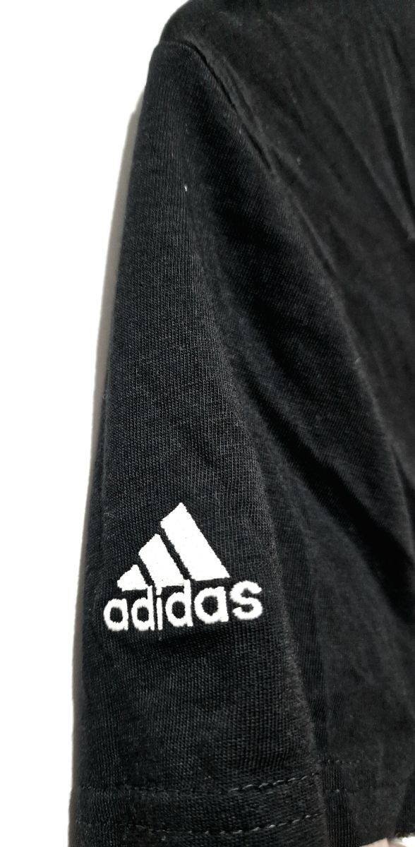 Camiseta Adidas Negra. Talla L mujer