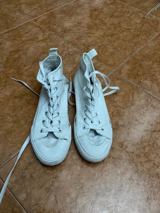 Zapatillas blancas tipo Converse