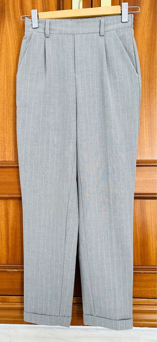 Pantalón estilo pinza de Stradivarius