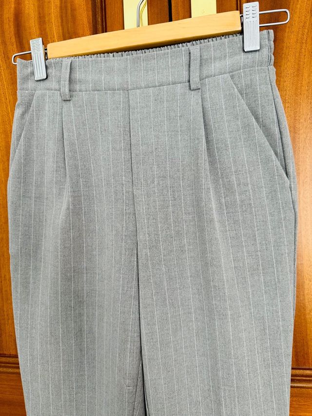 Pantalón estilo pinza de Stradivarius