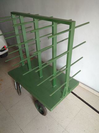 Carro para guardar los gatos de carpintero.