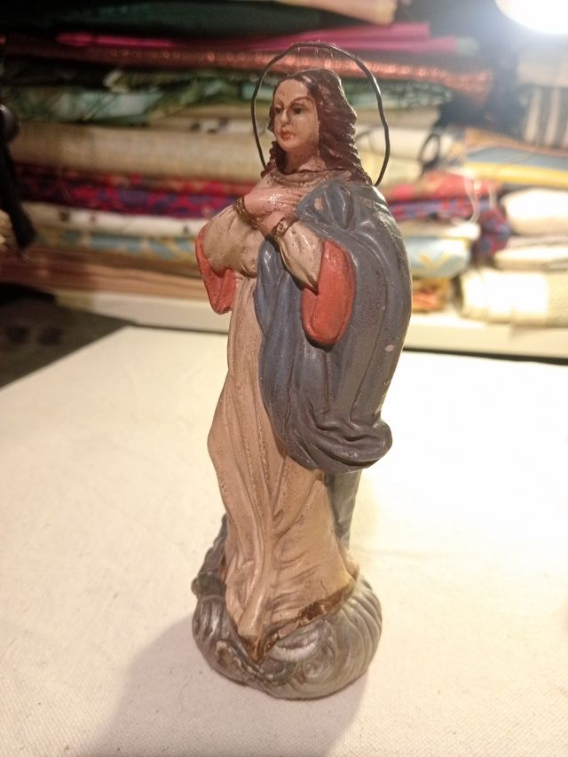 Antigua virgen de terracota