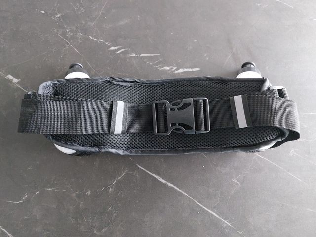 Cinturón de deporte con bolso y botellas