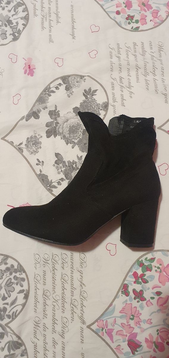 Stivaletti scamosciati neri