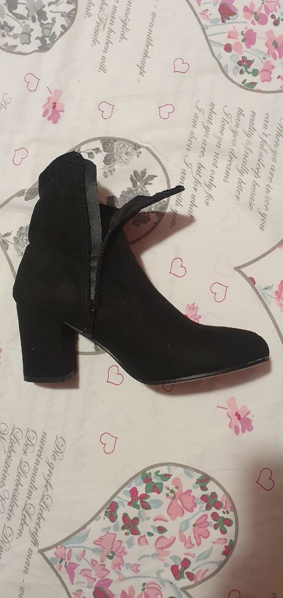 Stivaletti scamosciati neri