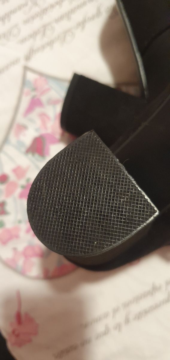 Stivaletti scamosciati neri