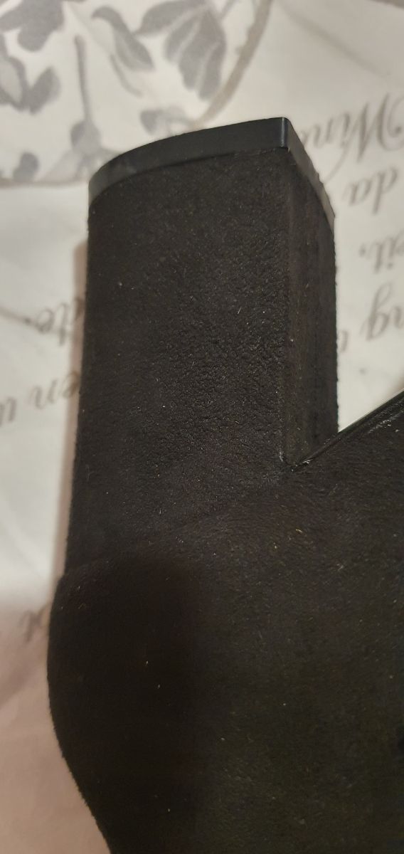 Stivaletti scamosciati neri