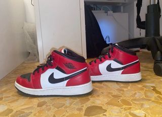 air jordan 1 chicago mid