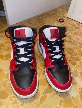 air jordan 1 chicago mid