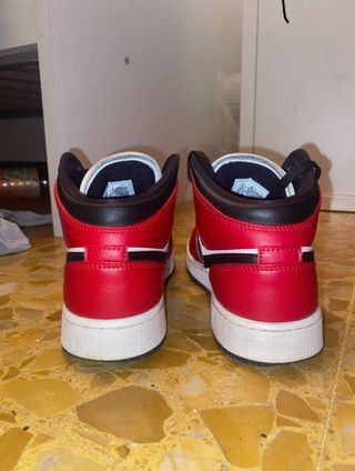air jordan 1 chicago mid