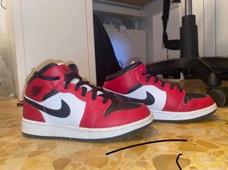 air jordan 1 chicago mid