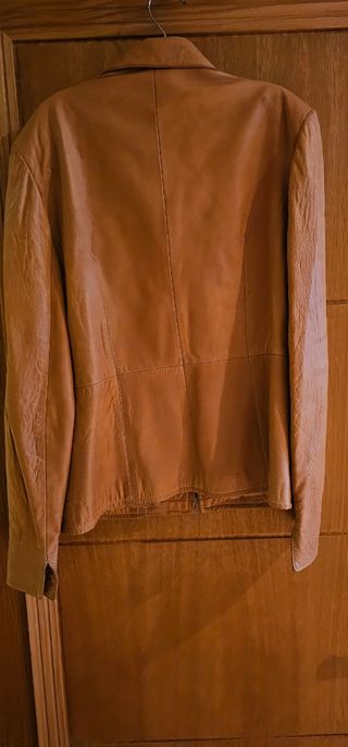 Cazadora de piel color mostaza