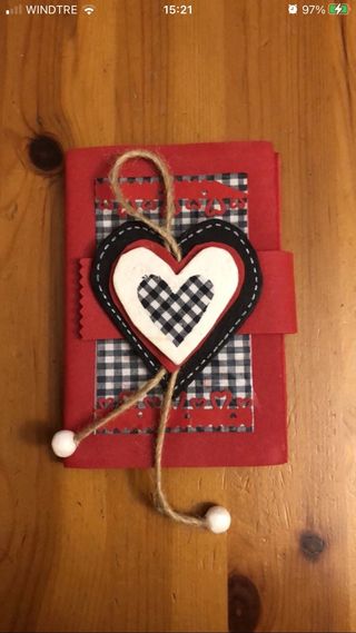 diario ragazza con matita