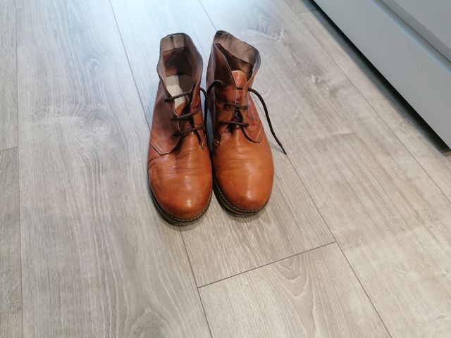 Botas con cordones planas