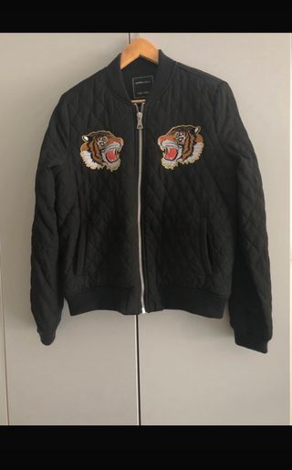 lote de chaquetas tipo bomber y beisbolera