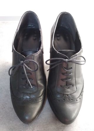Zapato tacón piel negro