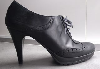 Zapato tacón piel negro