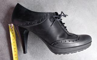 Zapato tacón piel negro