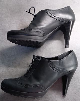 Zapato tacón piel negro
