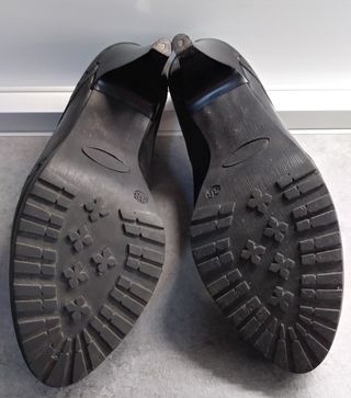 Zapato tacón piel negro