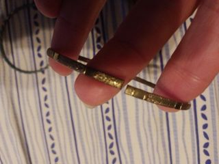 Braccialetto rigido color oro, rotto (vedi foto)