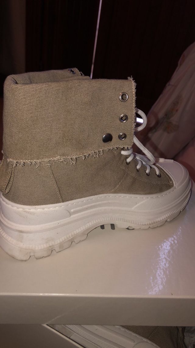 Bellissimo stivaletto donna sportivo. Ottime cond