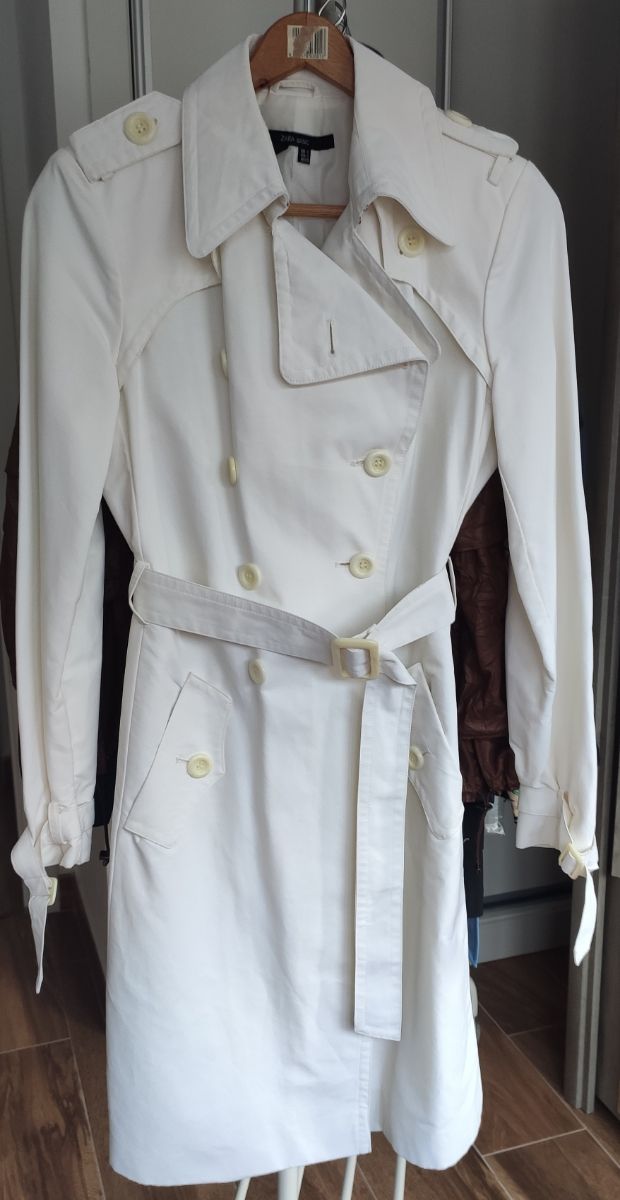 Gabardina blanca de zara