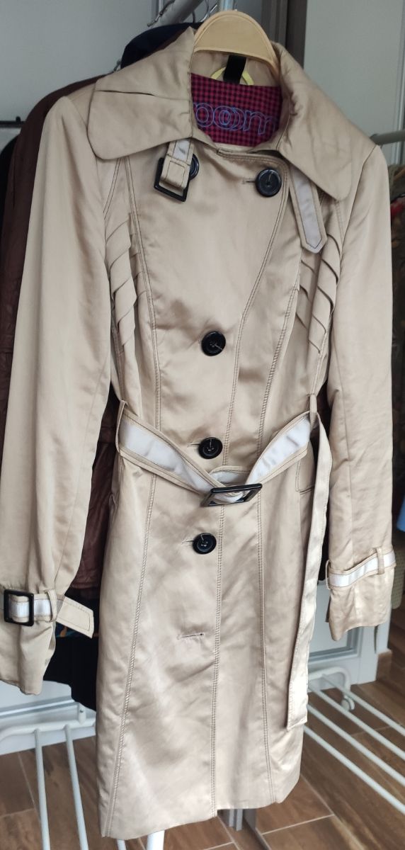 Gabardina veis dorada 