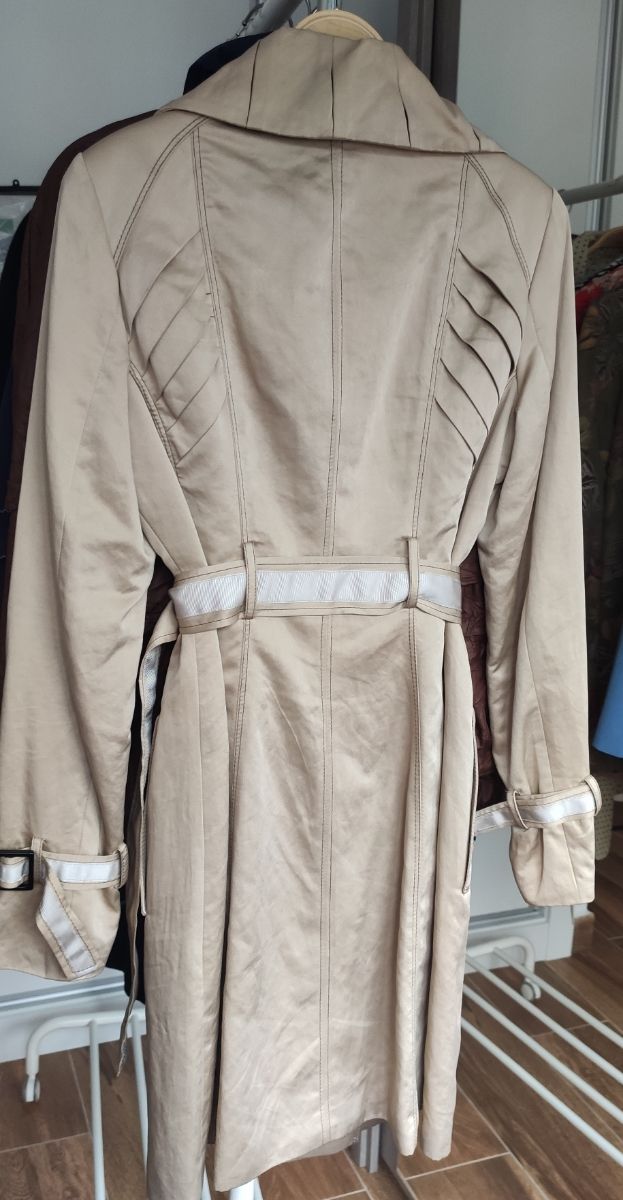 Gabardina veis dorada 