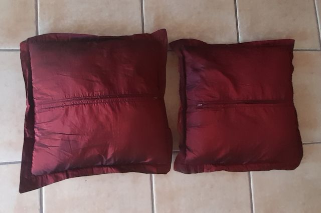 Cojines de diseño de raso.