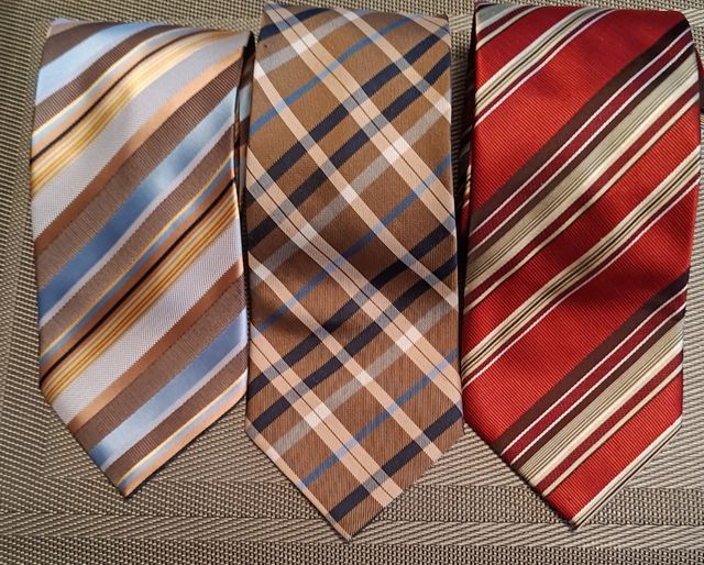 LOTE DE TRES CORBATAS DE SEDA 100%