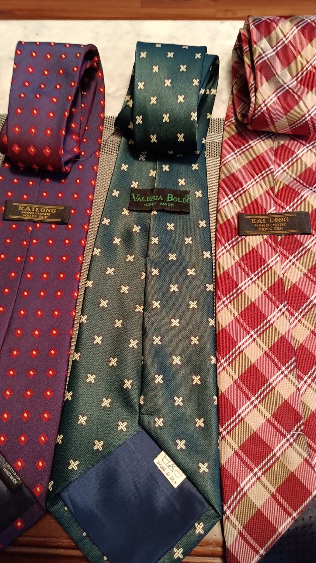 LOTE DE TRES CORBATAS DE SEDA 100%