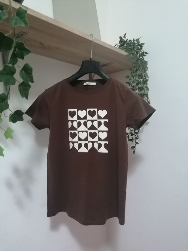 T-shirt marrone
