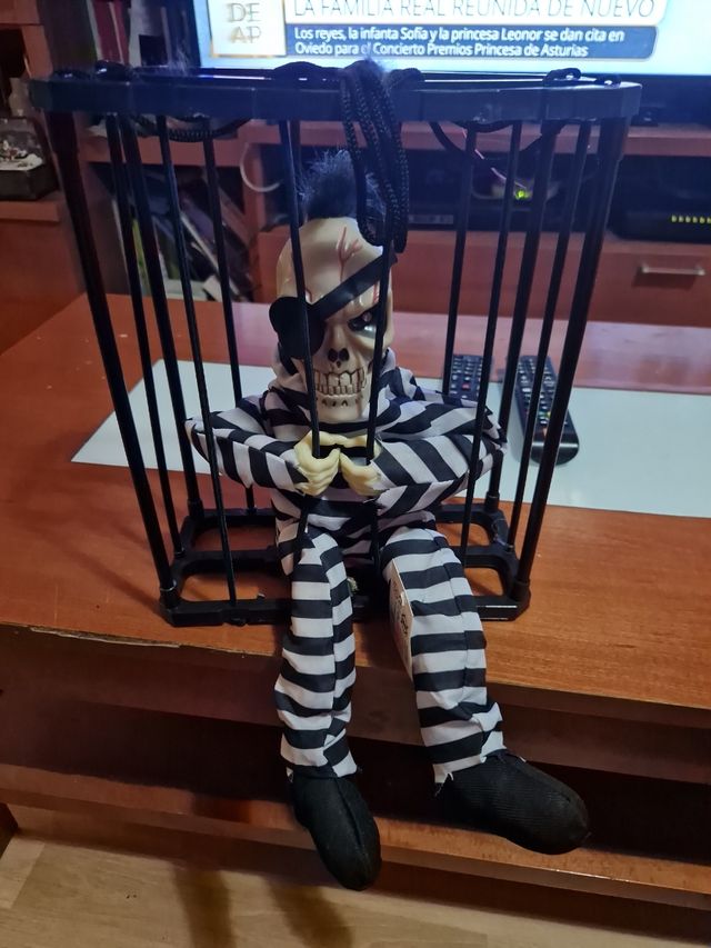 calavera con sensor se mueve y habla