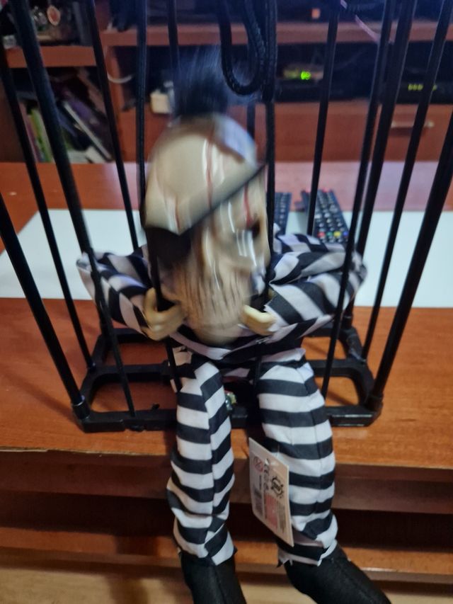 calavera con sensor se mueve y habla